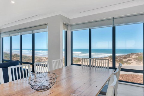 Nauticus - 82 Surfers Parade Middleton - BYO Linen - Accommodation Mount Tamborine 1