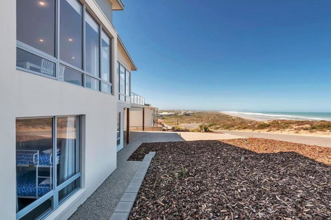 Nauticus - 82 Surfers Parade Middleton - BYO Linen - Accommodation Mount Tamborine 3