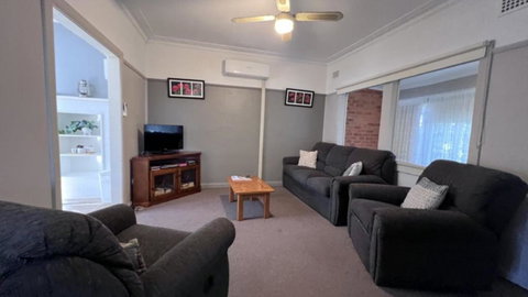 Neat & Tidy Coastal Cottage - Accommodation Mount Tamborine 2