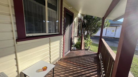 Neat & Tidy Coastal Cottage - Accommodation Mount Tamborine 3
