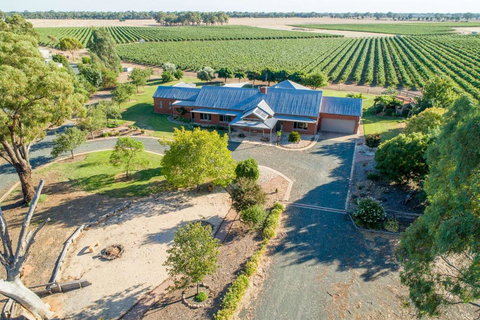 Nepeta Cataria Estate - Echuca Holiday Homes - Accommodation Mount Tamborine 0