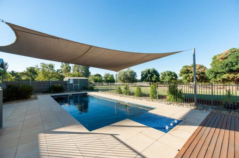 Nepeta Cataria Estate - Echuca Holiday Homes - Accommodation Mount Tamborine 2