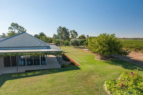 Nepeta Cataria Estate - Echuca Holiday Homes - Accommodation Mount Tamborine 3