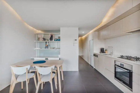 Nestled Between Lake Burley Griffin, City And ANU - Accommodation Mount Tamborine 1