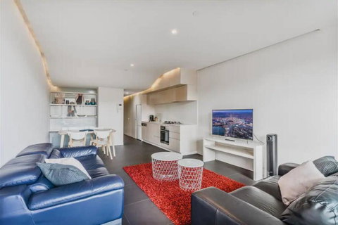 Nestled Between Lake Burley Griffin, City And ANU - Accommodation Mount Tamborine 2