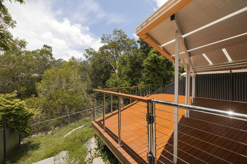 NEW 3BR Serene Creekside Retreat In Helensvale - Accommodation Mount Tamborine 0