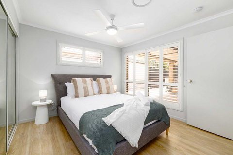 NEW 3BR Serene Creekside Retreat In Helensvale - Accommodation Mount Tamborine 1