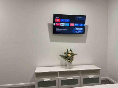 New And Sophisticated Home - Accommodation Mount Tamborine 3