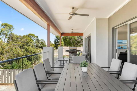 NEW - Sunrise Waters Holiday House - Accommodation Mount Tamborine 3