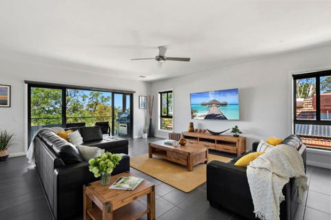 NEW - Sunrise Waters Holiday House - Accommodation Mount Tamborine 2