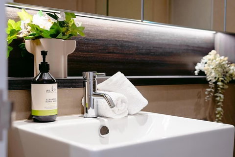 NEW Waterfront Living With Sublime Views 2B1B - Accommodation Mount Tamborine 2