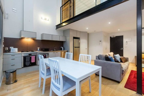 New York Lofted CBD Retreat With Pool And Parking - Accommodation Mount Tamborine 2