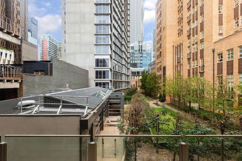 New York Lofted CBD Retreat With Pool And Parking - Accommodation Mount Tamborine 3