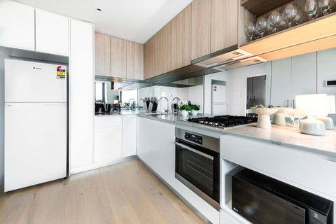 Newly Furnished Stylish 2BR Southbank Apartment - Accommodation Mount Tamborine 2