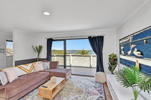 New Property Seabreeze Bungalow - Lakeview Sunset Delight At Sunshine On Lake Macquarie - Accommodation Mount Tamborine 2
