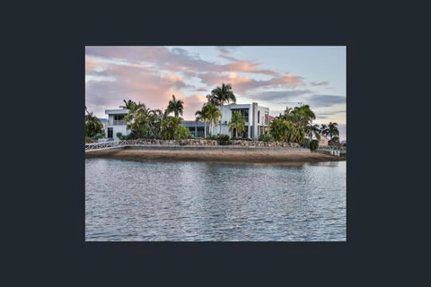 NewPort Dream Quiet Island - No Party Maximum 9-10 People - Accommodation Mount Tamborine 0