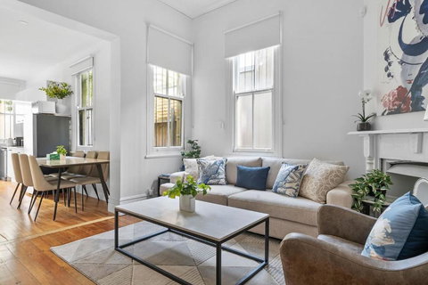 Newtown Nest - Chic Terrace Living Off King Street - Accommodation Mount Tamborine 0