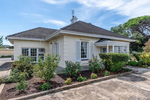 Normanville, Large Historic Three Bedroom Home - Accommodation Mount Tamborine 0