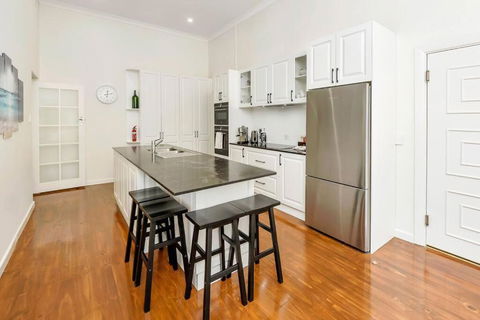 Normanville, Large Historic Three Bedroom Home - Accommodation Mount Tamborine 2