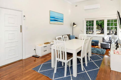 Normanville, Large Historic Three Bedroom Home - Accommodation Mount Tamborine 3