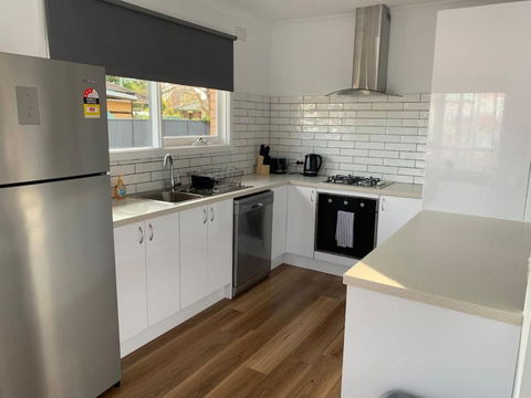 Nth Central 4BR Reno W WiFi - Accommodation Mount Tamborine 3