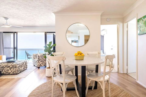 Ocean Front Escape On Palm Beach - Accommodation Mount Tamborine 2