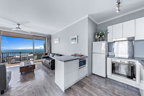 OCEAN VIEWS 16 Pool & Spa Wi-FI - Accommodation Mount Tamborine 2