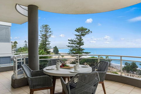 Ocean Vista Escape - A Lofty Beachfront Penthouse - Accommodation Mount Tamborine 1