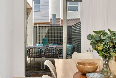 Oceanside At Christies Beach - Contemporary Comfort - Accommodation Mount Tamborine 3