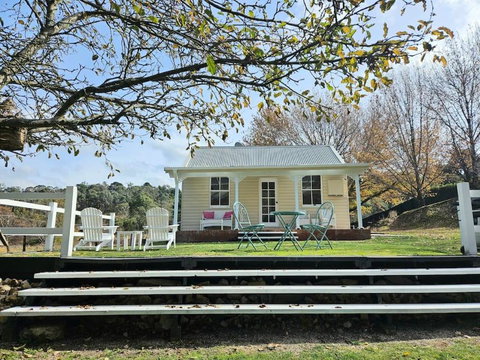 Old Oak Tree Cottage - Accommodation Mount Tamborine 0
