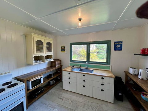 Old Oak Tree Cottage - Accommodation Mount Tamborine 3