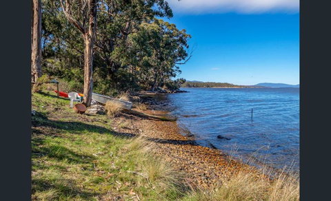 On The Huon River - Accommodation Mount Tamborine 1