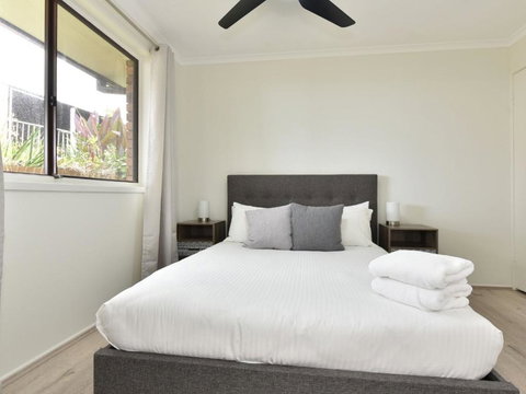 On The Lake At Fishing Point - Accommodation Mount Tamborine 3