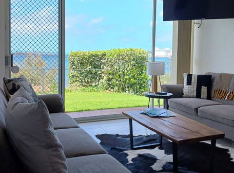 ON THE WATERS EDGE - Accommodation Mount Tamborine 2