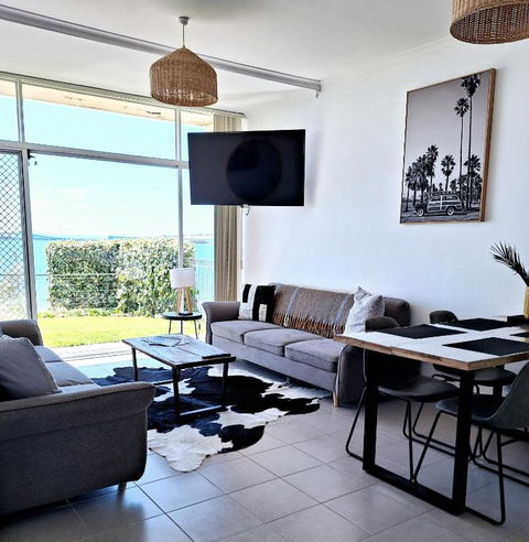 ON THE WATERS EDGE - Accommodation Mount Tamborine 1