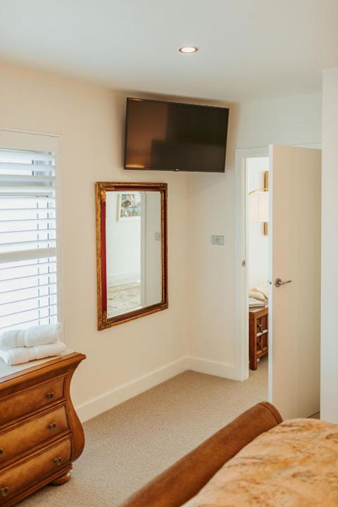 ONE Luxury Apartment - Accommodation Mount Tamborine 3