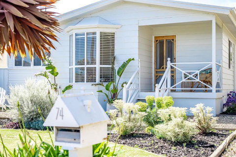 Our Little White House -74 Padman Crescent, Middleton - Accommodation Mount Tamborine 1