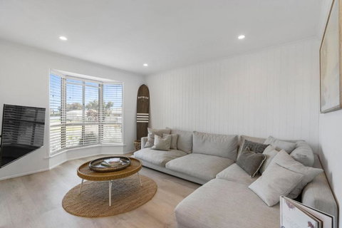 Our Little White House -74 Padman Crescent, Middleton - Accommodation Mount Tamborine 3