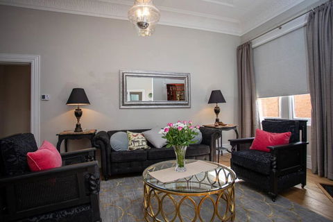 Oxbridge- Period Home In Central Goulburn - Accommodation Mount Tamborine 0