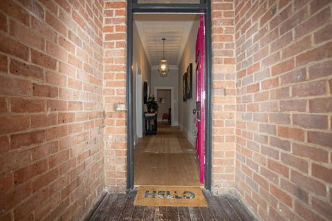 Oxbridge- Period Home In Central Goulburn - Accommodation Mount Tamborine 2