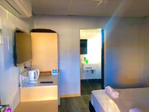 OXFORD HOTEL MOTEL - Accommodation Mount Tamborine 0