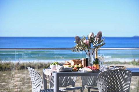 Pacific Dawn On The Beach One - Accommodation Mount Tamborine 0