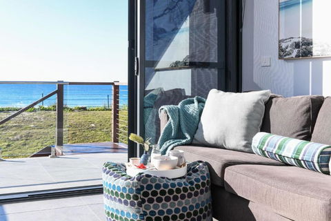 Pacific Dawn On The Beach One - Accommodation Mount Tamborine 1