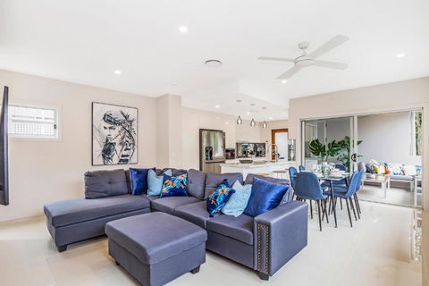 Park Avenue Luxe Townhouse Brand New Sleeps 9 - Accommodation Mount Tamborine 1