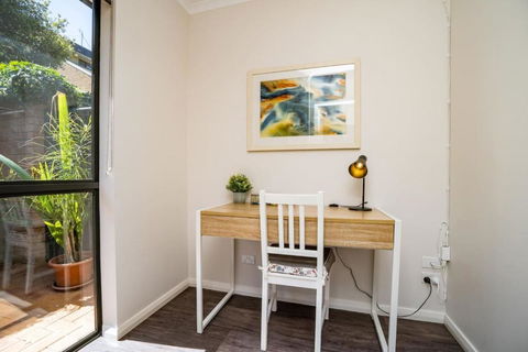 Peaceful 1BR Home Near Canberra Hospital - Accommodation Mount Tamborine 1