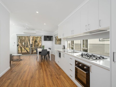 Painters Island Holiday Park - Accommodation Mount Tamborine 2