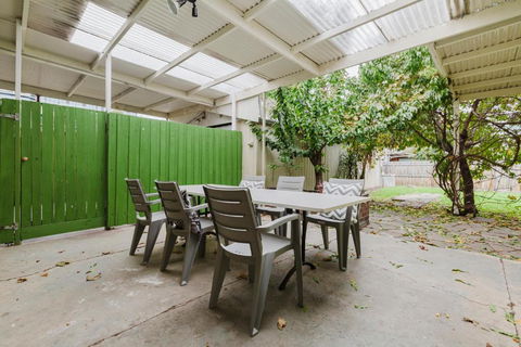 Palms By Yarraville With Large 2 Bed Home & Yard - Accommodation Mount Tamborine 2