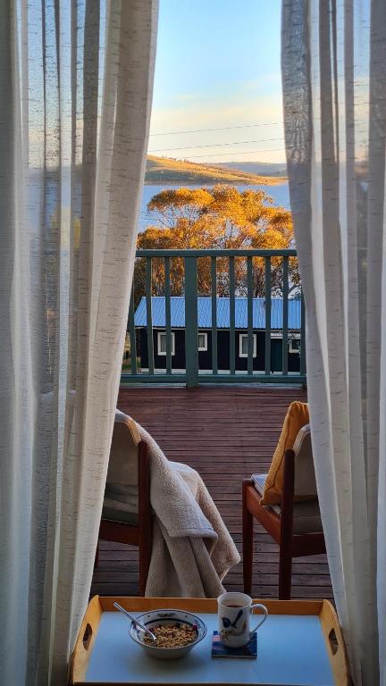 Panoramic Lake View - Accommodation Mount Tamborine 3