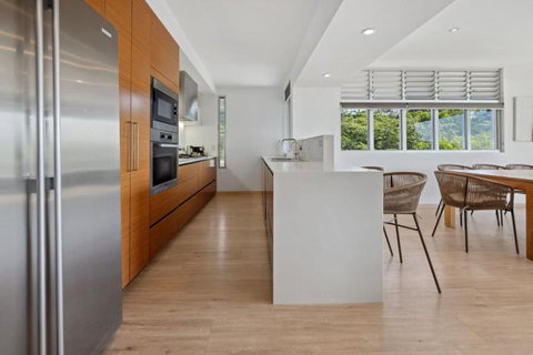 Panoramic Ocean Penthouse - Accommodation Mount Tamborine 3