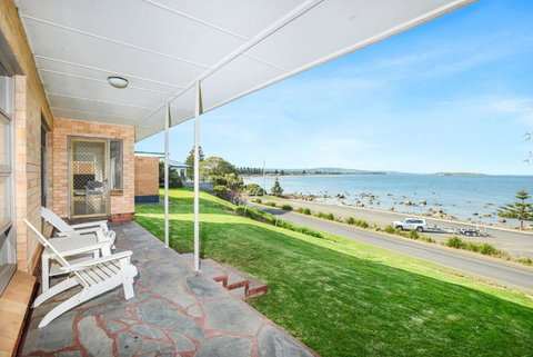 Panoramic Views Over The Bay - Accommodation Mount Tamborine 2